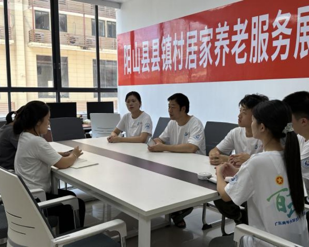 廣州衛(wèi)生職業(yè)技術(shù)學(xué)院“博濟(jì)愛(ài)康”實(shí)踐團(tuán)走進(jìn)養(yǎng)老服務(wù)中心，用愛(ài)編織溫暖記憶