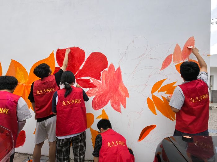 筆墨繪溫情，青春添色彩——淮北師范大學(xué)三下鄉(xiāng)隊(duì)伍走進(jìn)九久夕陽(yáng)紅老年護(hù)理院開展志愿服務(wù)