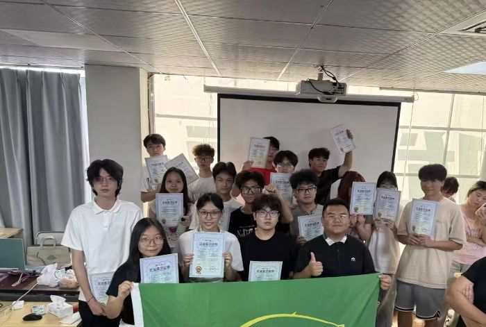 企業(yè)實踐練真功，知行融合長才干