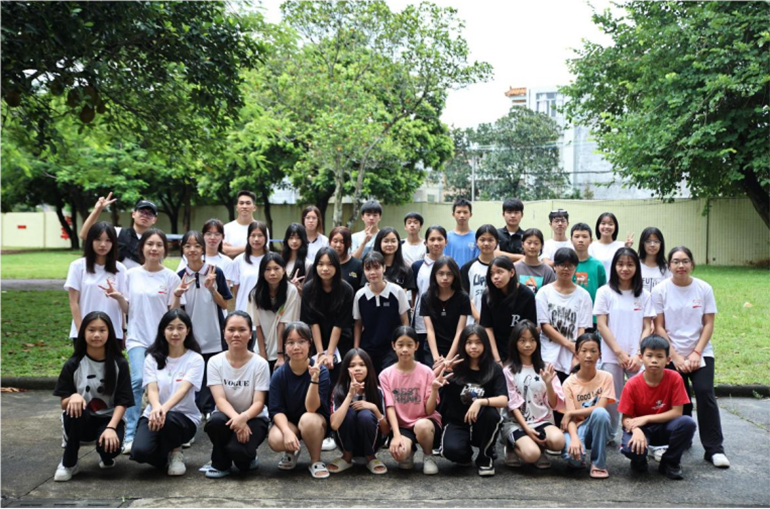 暑期社會(huì)實(shí)踐支教攝影課：光影記錄夢(mèng)想，知識(shí)照亮未來(lái)