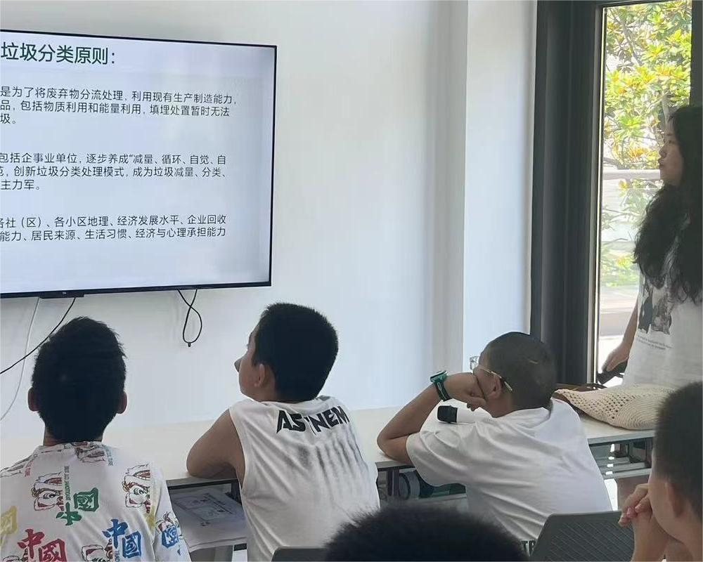 踐行垃圾分類，鑄就綠色生活