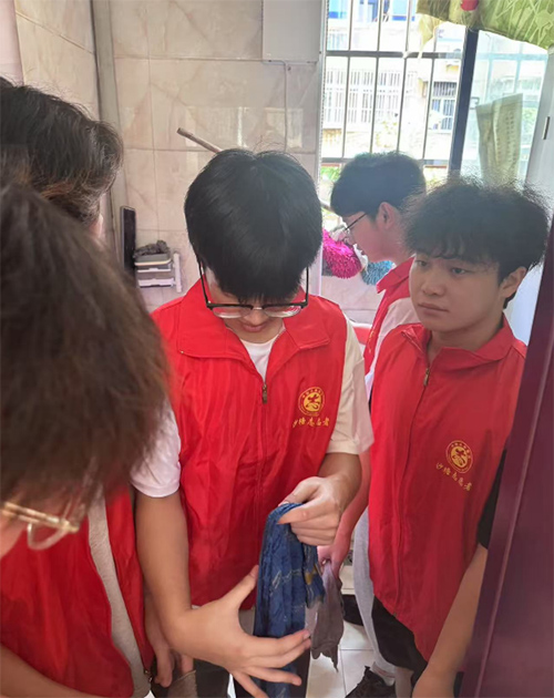 拾光聚力映初心 青春志愿暖社區(qū)——機(jī)械工程學(xué)院實(shí)踐團(tuán)隊(duì)深耕社區(qū)服務(wù)一線