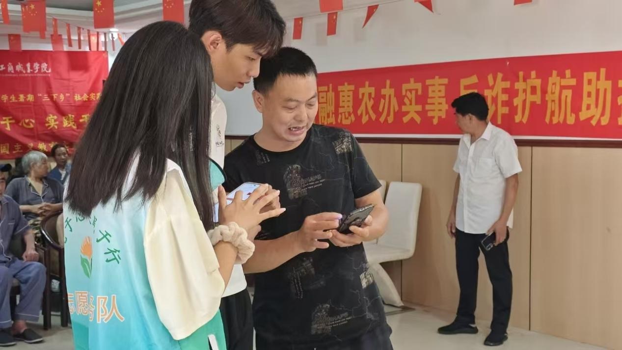 研學(xué)紅土憶初心，服務(wù)鄉(xiāng)土踐使命