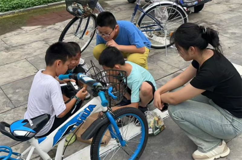 心理學(xué)院實踐隊深入社區(qū)，以團(tuán)輔探索兒童合作潛能