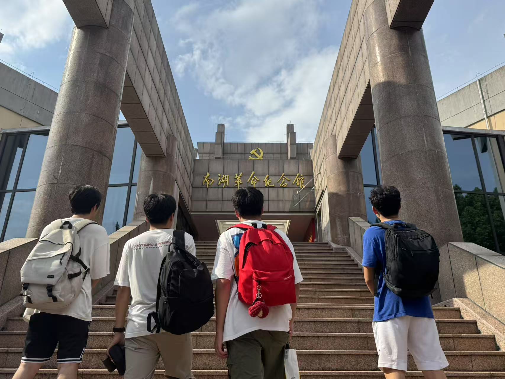 在紅色起點(diǎn)叩問(wèn)初心 于飛行之翼熔鑄忠誠(chéng)