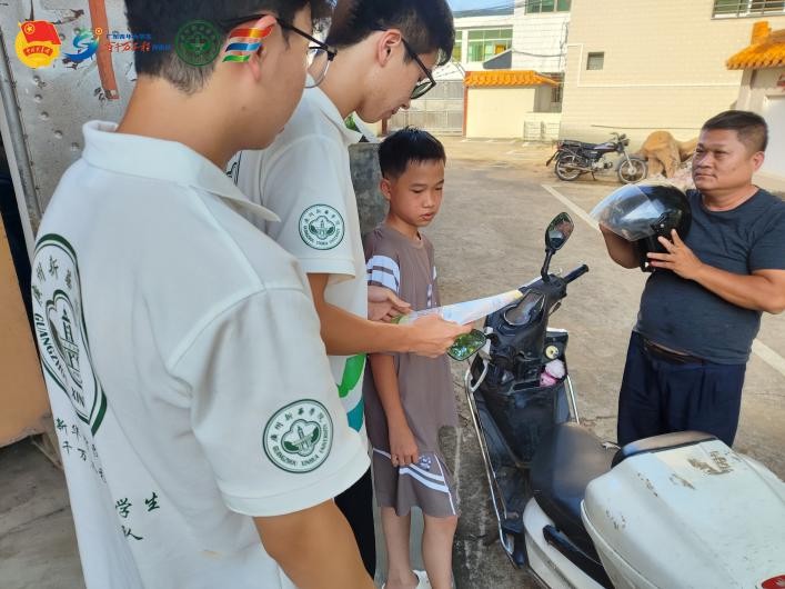 安全游泳防溺患，友愛互助拒暴力