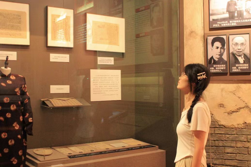 穿越時(shí)光隧道，感悟紅巖之魂