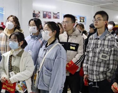 青春踐行二十大，續(xù)寫雷鋒新篇章