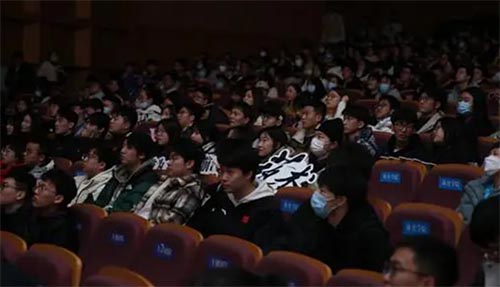 華理師生重返電影院 開啟新學期校園文化活動第一課