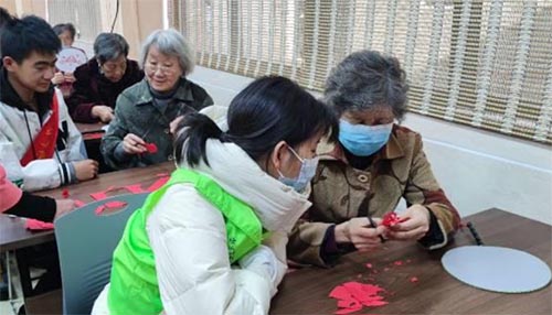 閩江學院經(jīng)濟與管理學院青年志愿者服務中心開展“敬老愛老，心系夕陽”主題志愿活動