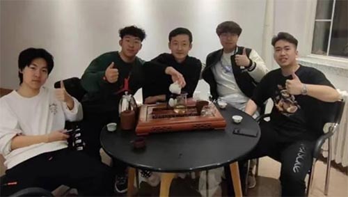 以茶會友 暢談人生——傳播學(xué)專業(yè)許相坤