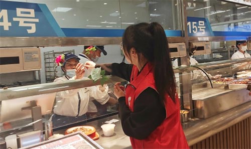 巢湖學(xué)院工商管理學(xué)院與草蜢協(xié)會(huì)開(kāi)展“手作傳情，小愛(ài)暖