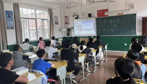 “三尺講臺(tái)奉明月踏地求理獻(xiàn)青春”共享課堂團(tuán)立項(xiàng)活動(dòng)