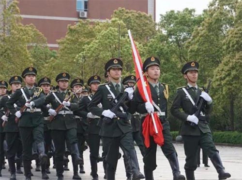 遲日江山麗，春風(fēng)花草香