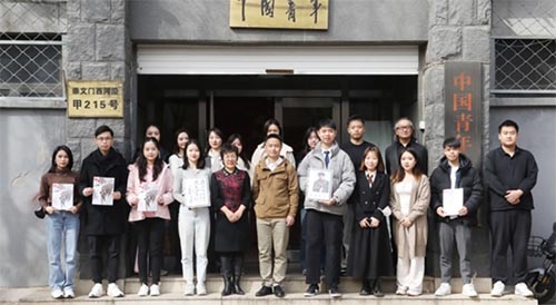 澳門(mén)大學(xué)生走進(jìn)《中國(guó)青年》學(xué)習(xí)雷鋒精神