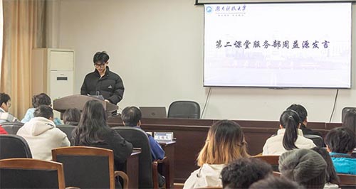 礪戈秣馬，踔厲奮發(fā)