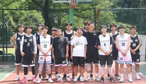 教育科學(xué)學(xué)院“送畢杯”籃球比賽順利舉辦