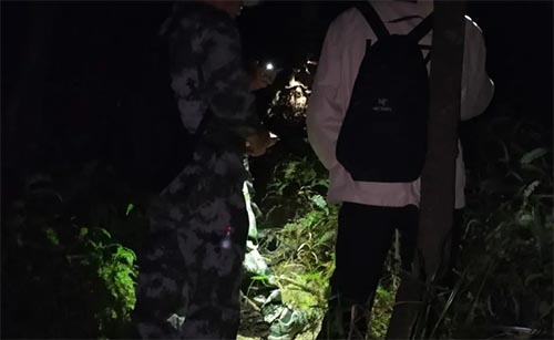 大學(xué)生被困鳳凰山，民兵分隊(duì)成功營救